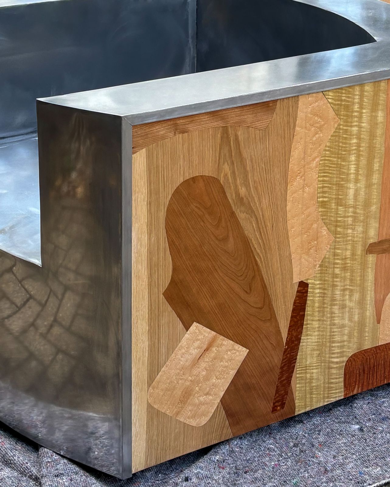 The wooden patchwork recalls FENDI’s atelier jacket pattern