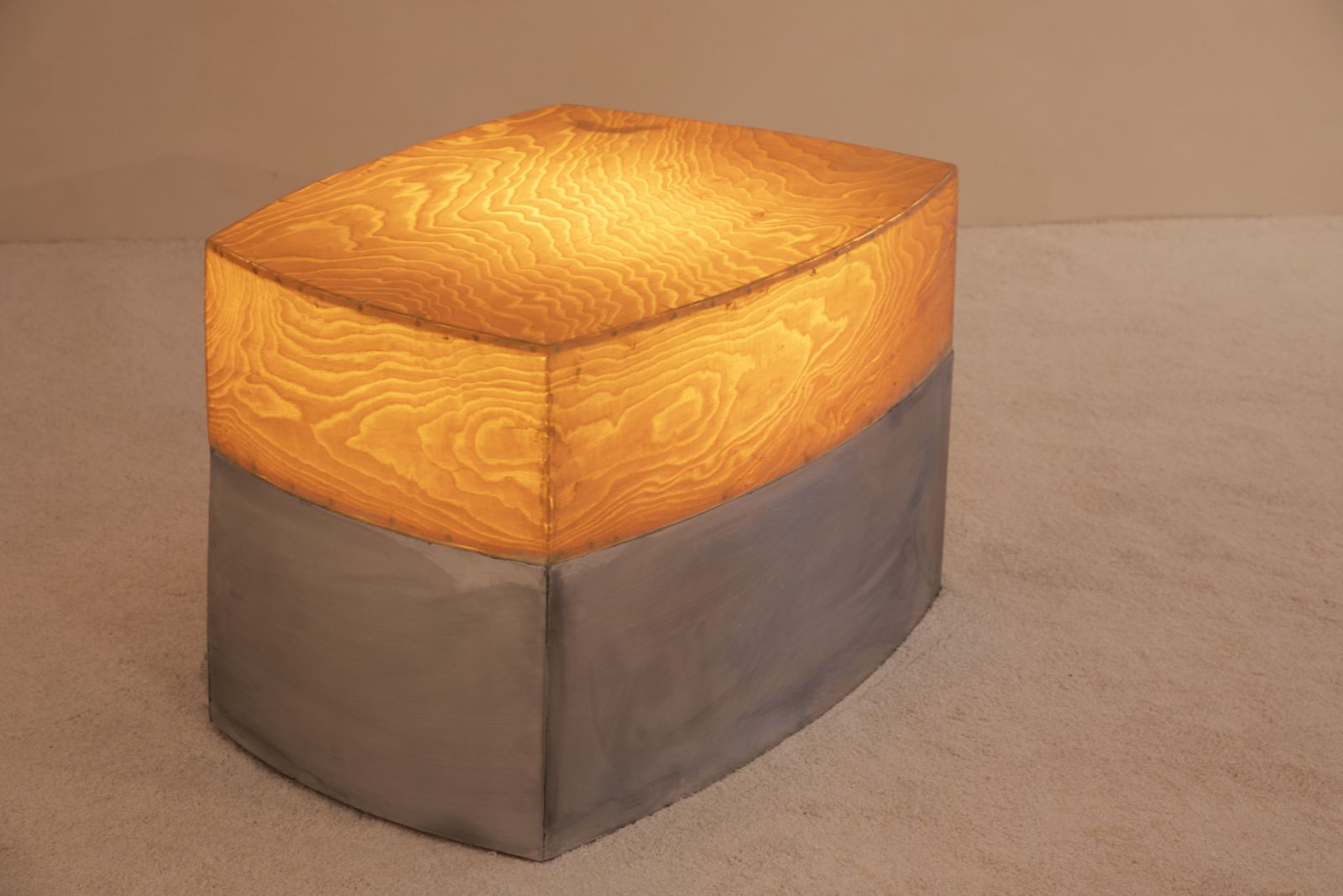 The organic-formed lamp in brass and aluminium