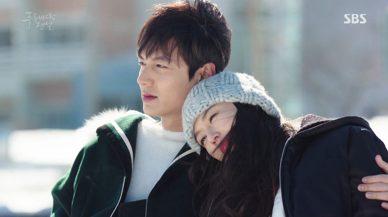 Lee Min-ho as Heo Joon-jae/Kim Dam-ryeong and Jun Ji-hyun as Shim Cheong/Se-hwa in ‘Legend of the Blue Sea’ (Photo: SBS)
