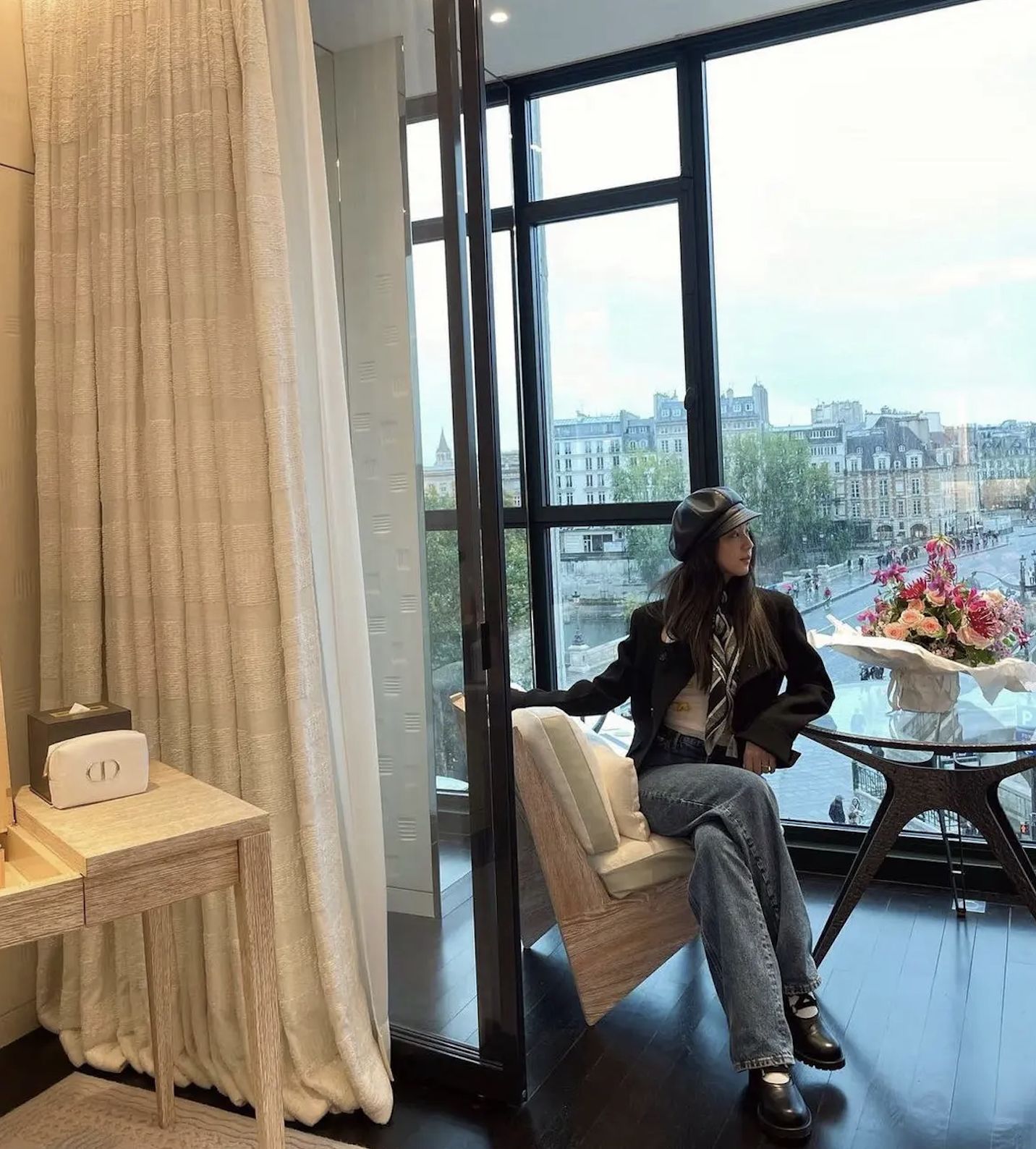 入住白馬酒店Le Cheval Blanc Hotel的Jisoo。(Photo: jisoooooy_a)