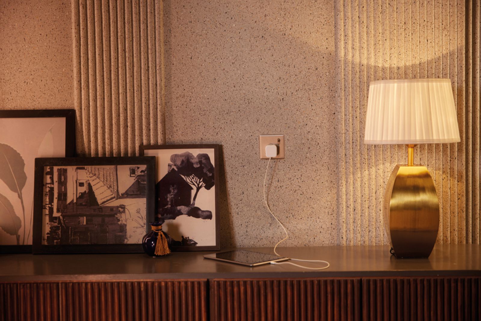 The ultra-slim 6.5mm profile and sleek metallic finish transform the Unica X switches and sockets into a striking wall feature