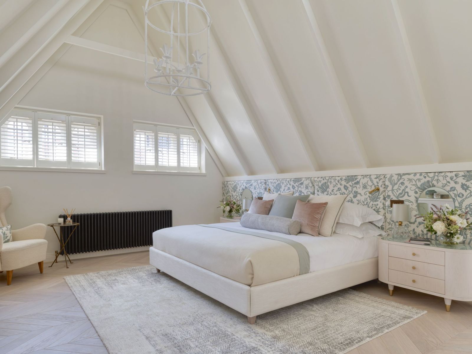 The airy-themed master bedroom with dove white walls (Photo: Rich Gooding)