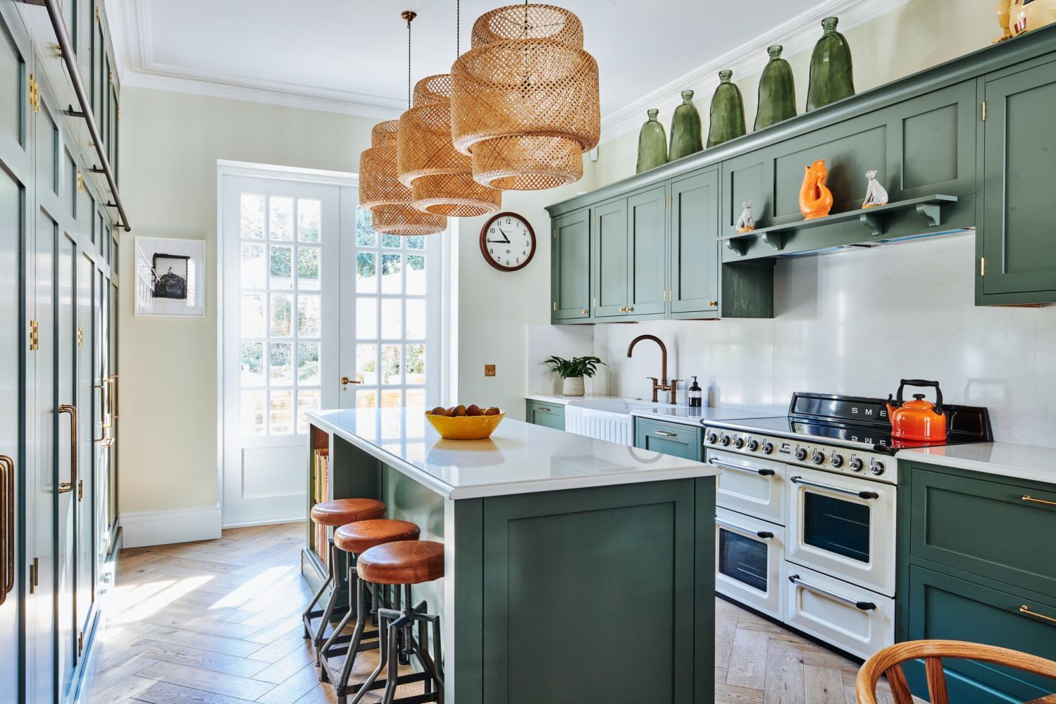 The kitchen opens into the spacious garden in the backyard (Photo: Ingrid Rasmussen)