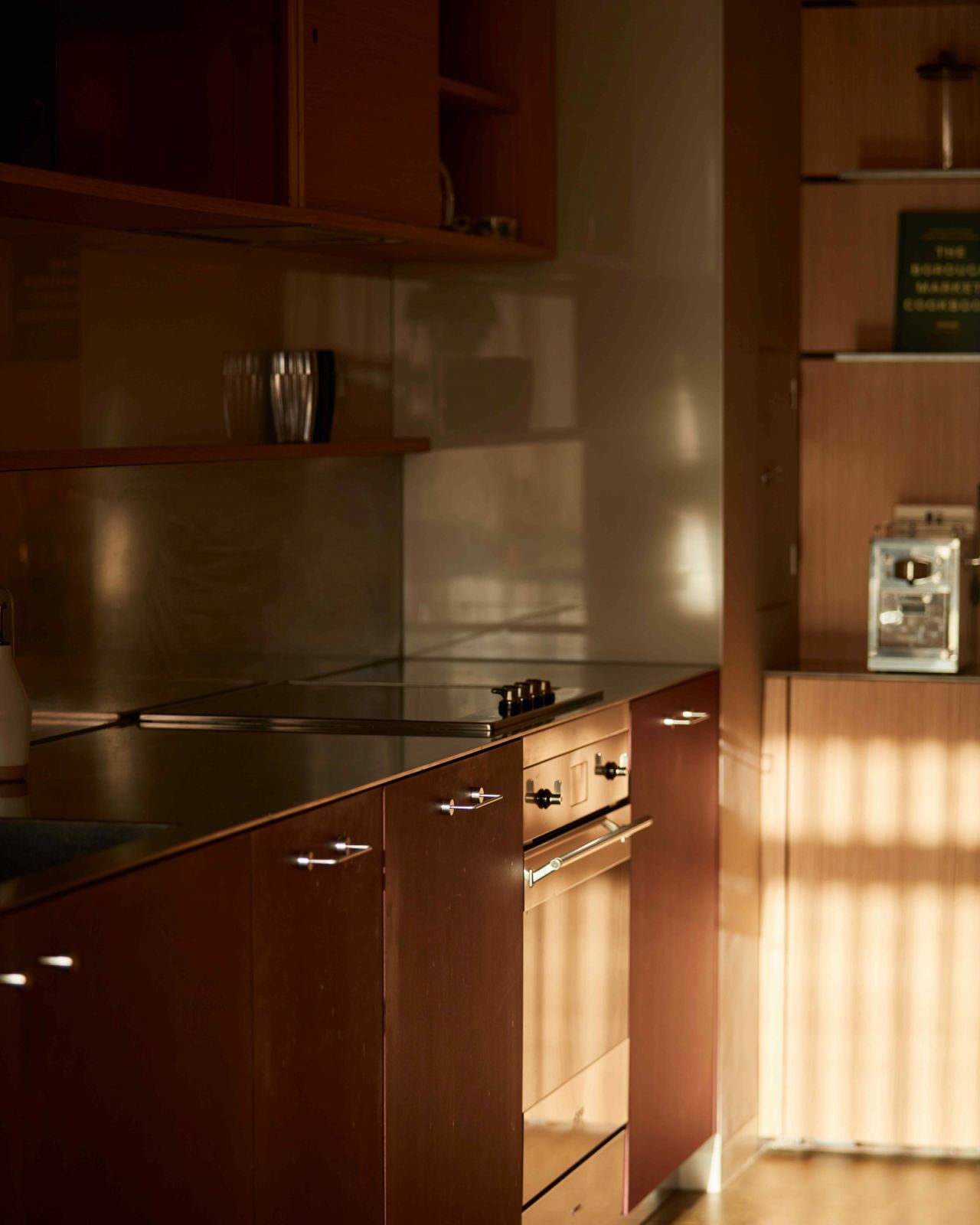The semi-detached kitchenette pays tribute to its brutalist aesthetics (Photo: Black & Milk)