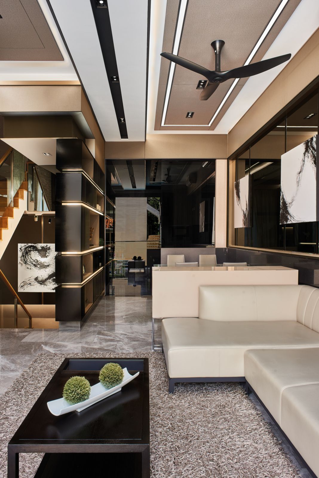 The design elements are set in a linear arrangement to draw the eye into the home