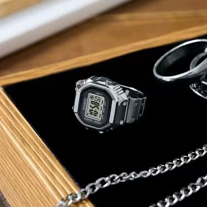 Casio 50週年紀念戒指錶CRW-001是時計也是珠寶也是珠寶。(Photo: Casio)