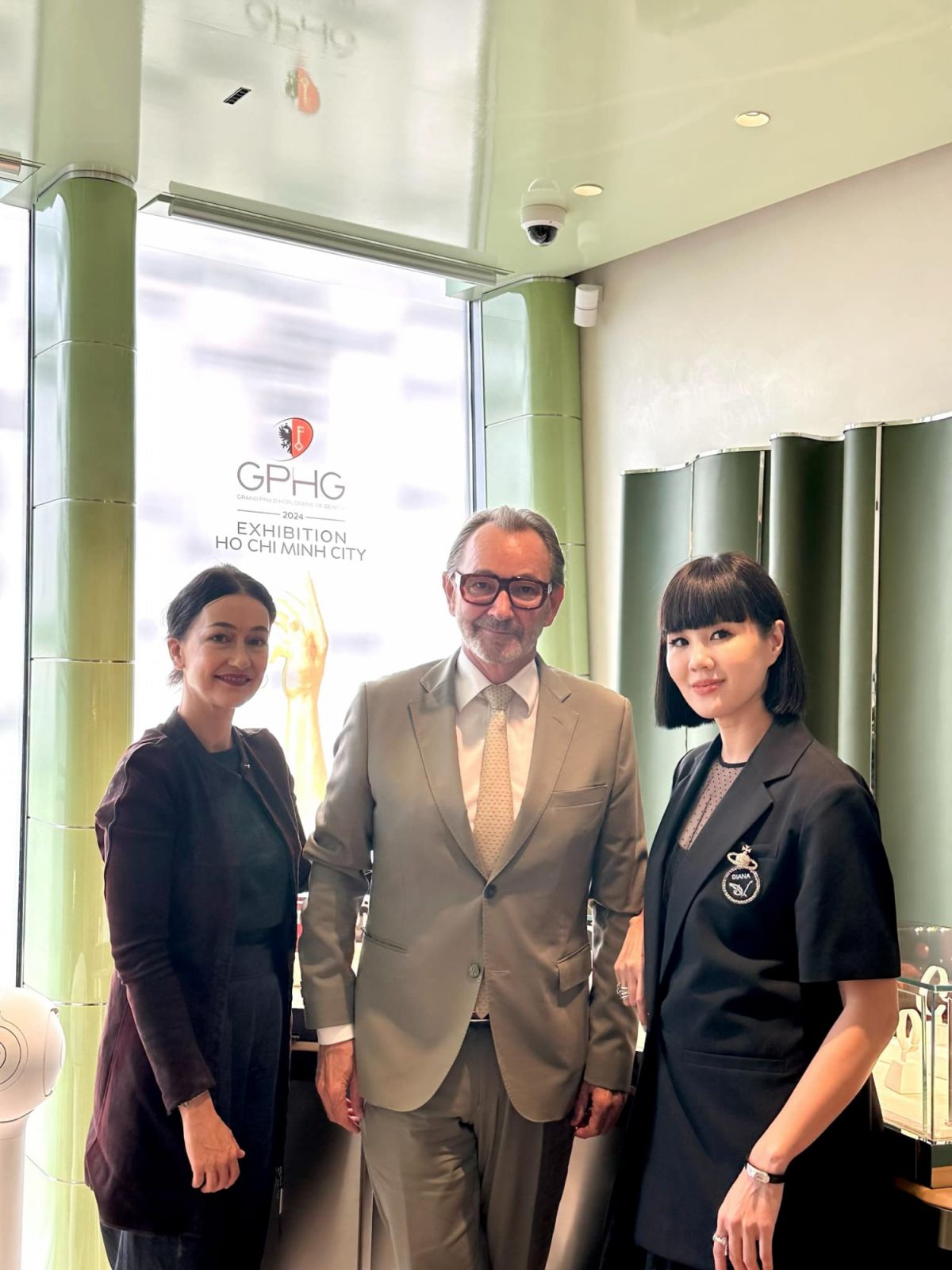Tatler Vietnam’s Editor-in-Chief, Nikita Chu, with Raymond Loretan, President of the GPHG Association, who has presided over the industry’s most prestigious watch awards since 2018. Photo: Tatler Vietnam.