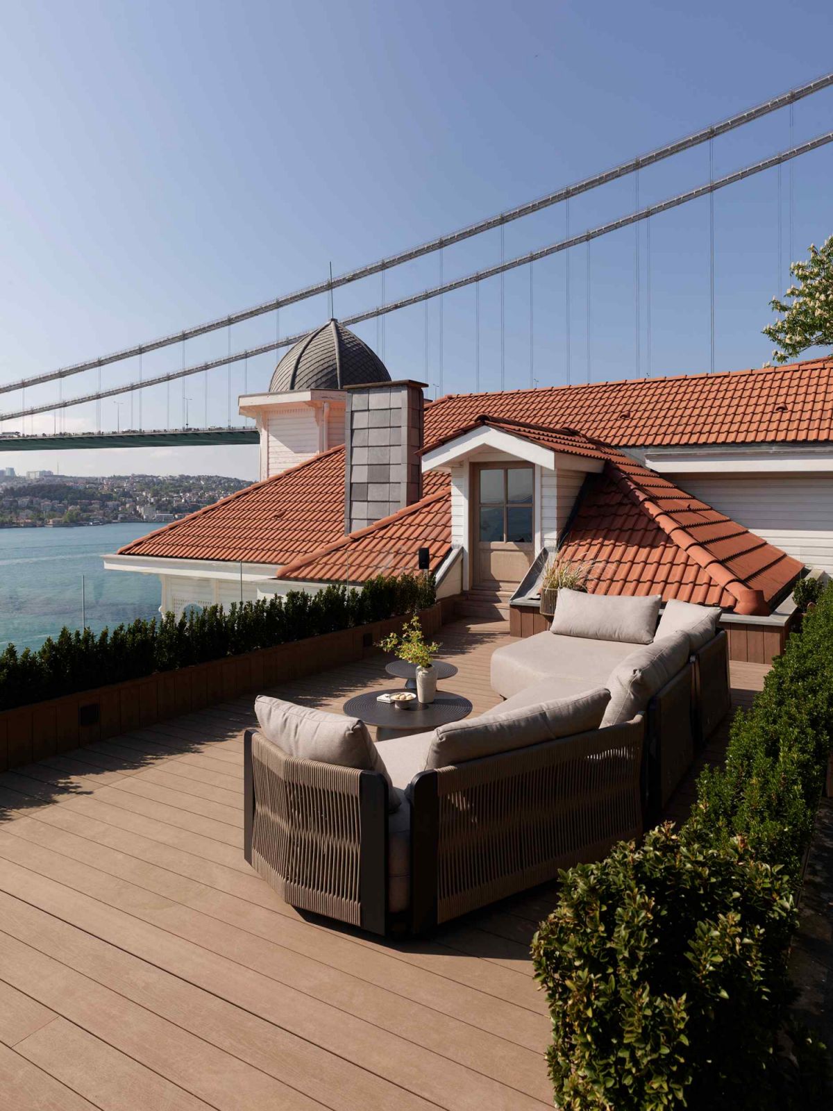 The observation terrace with an uninterrupted view of the coast