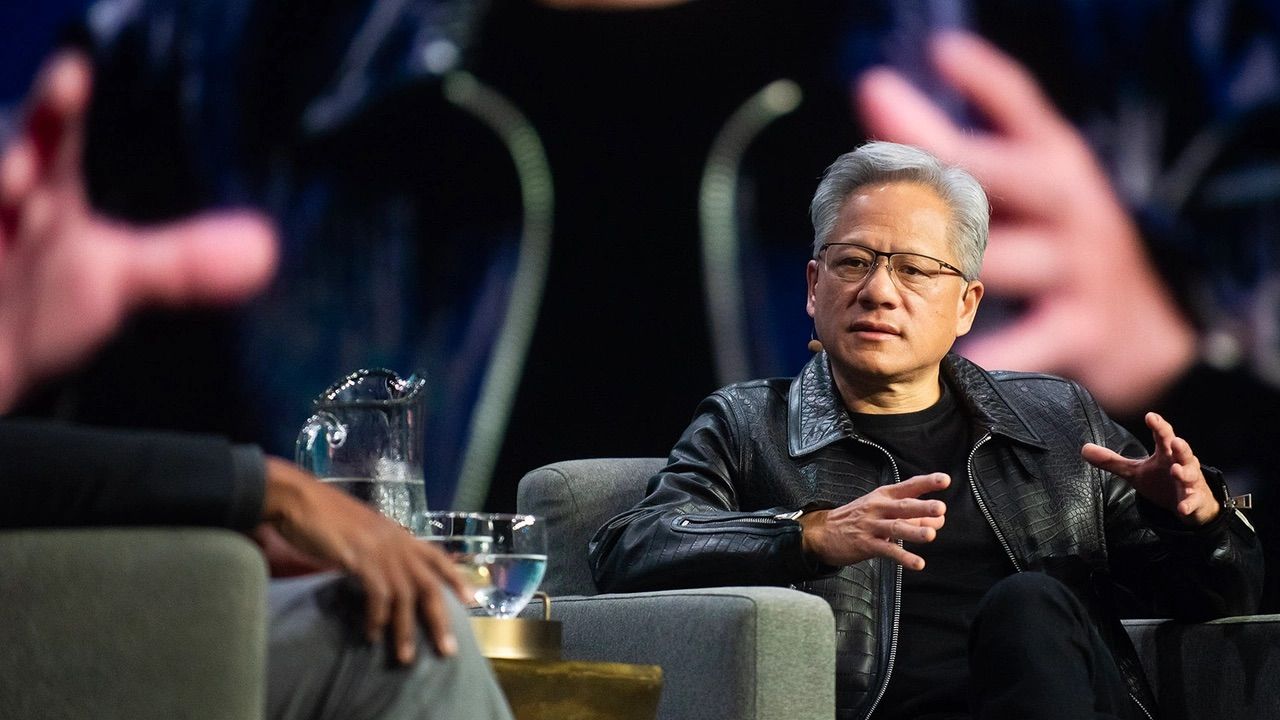Ông Jensen Huang, CEO tập đoàn công nghệ NVIDIA, cam kết đầu tư vào lĩnh vực AI tại Việt Nam. Ảnh: Shane Snider.