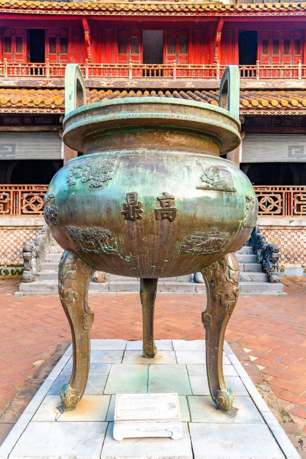 “Những bản đúc nổi trên chín đỉnh đồng ở Hoàng cung Huế” được ghi danh vào danh mục “Di sản tư liệu khu vực châu Á - Thái Bình Dương” của UNESCO.