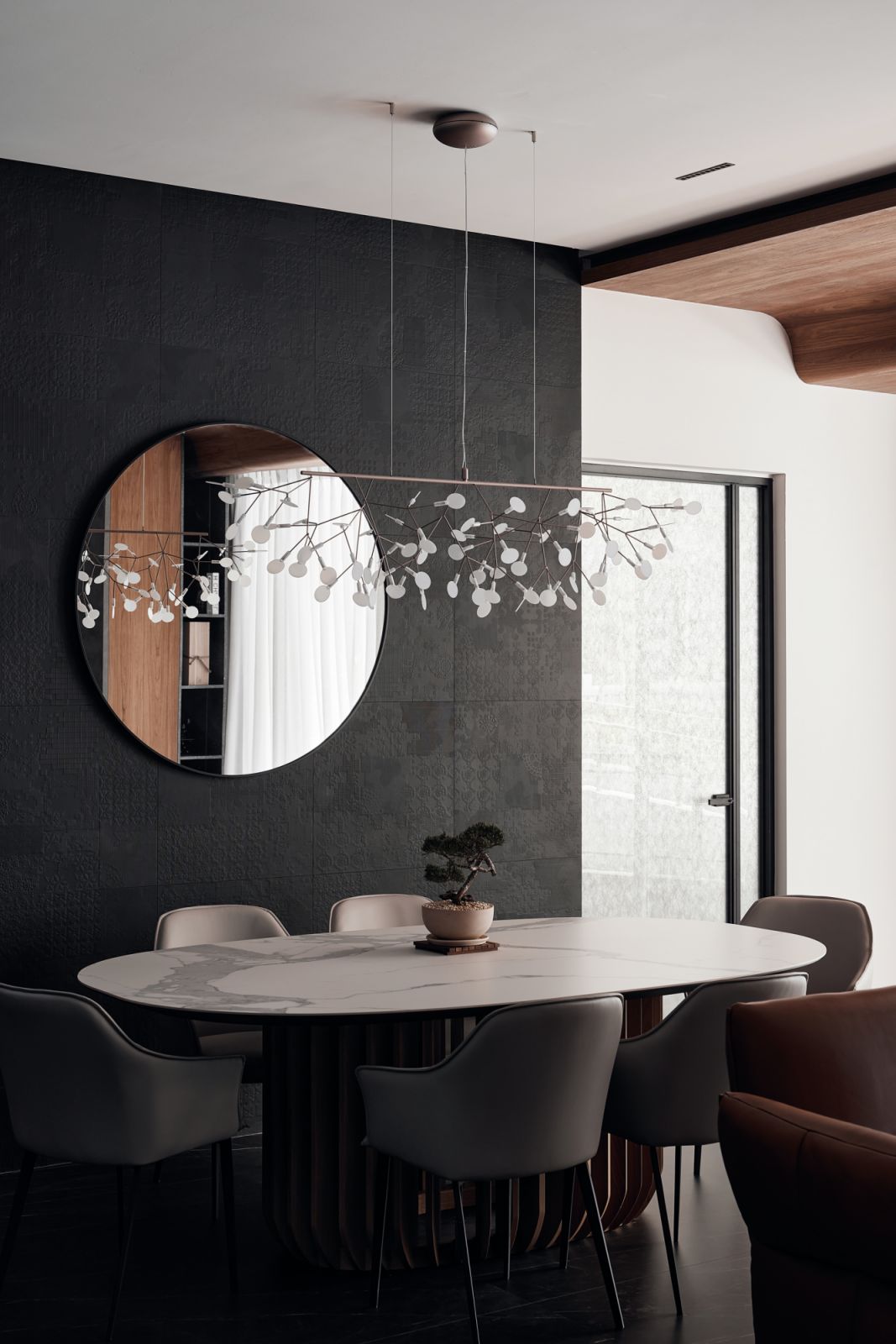 Moooi’s Heracleum III Linear suspension light lends a biophilic touch to the dining area