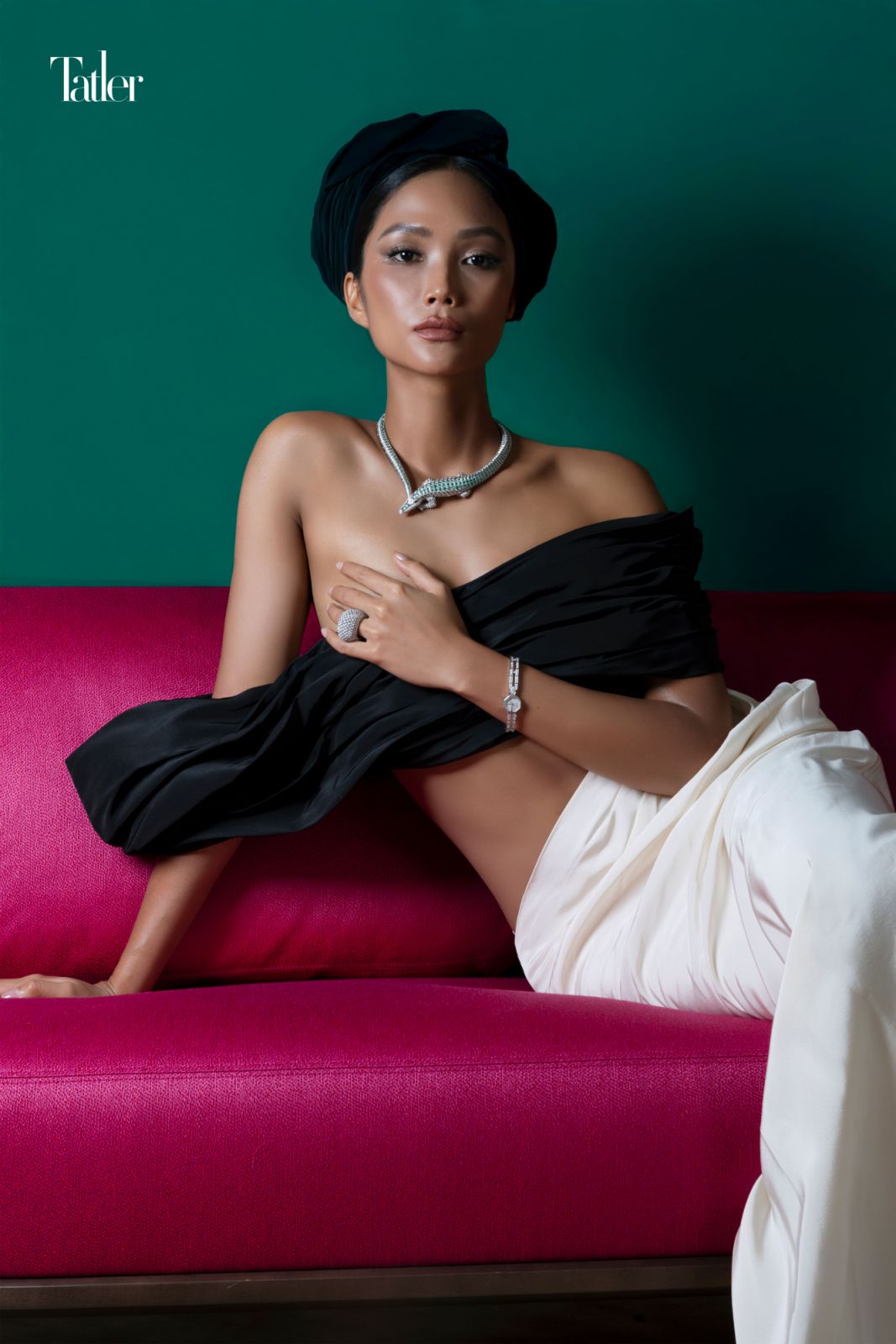 Shirt & Skirt: Cong Tri
