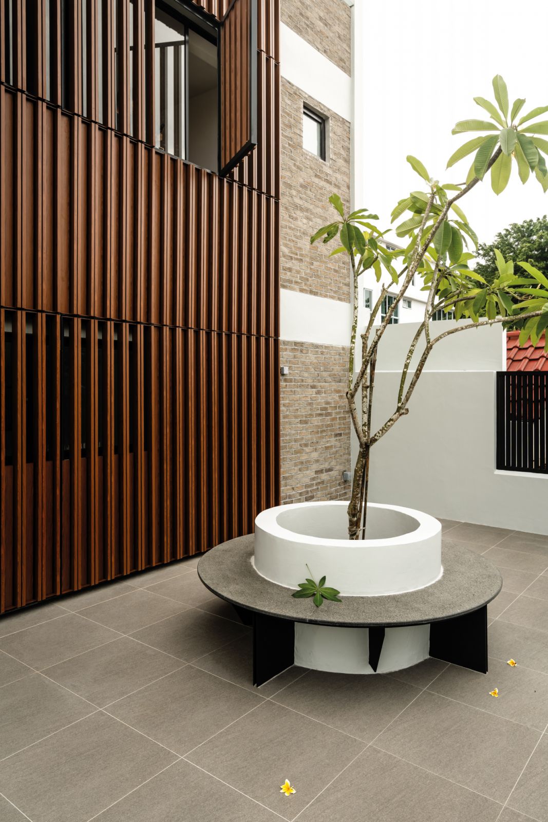 A custom bench built around this planter turns this balcony into a social space
