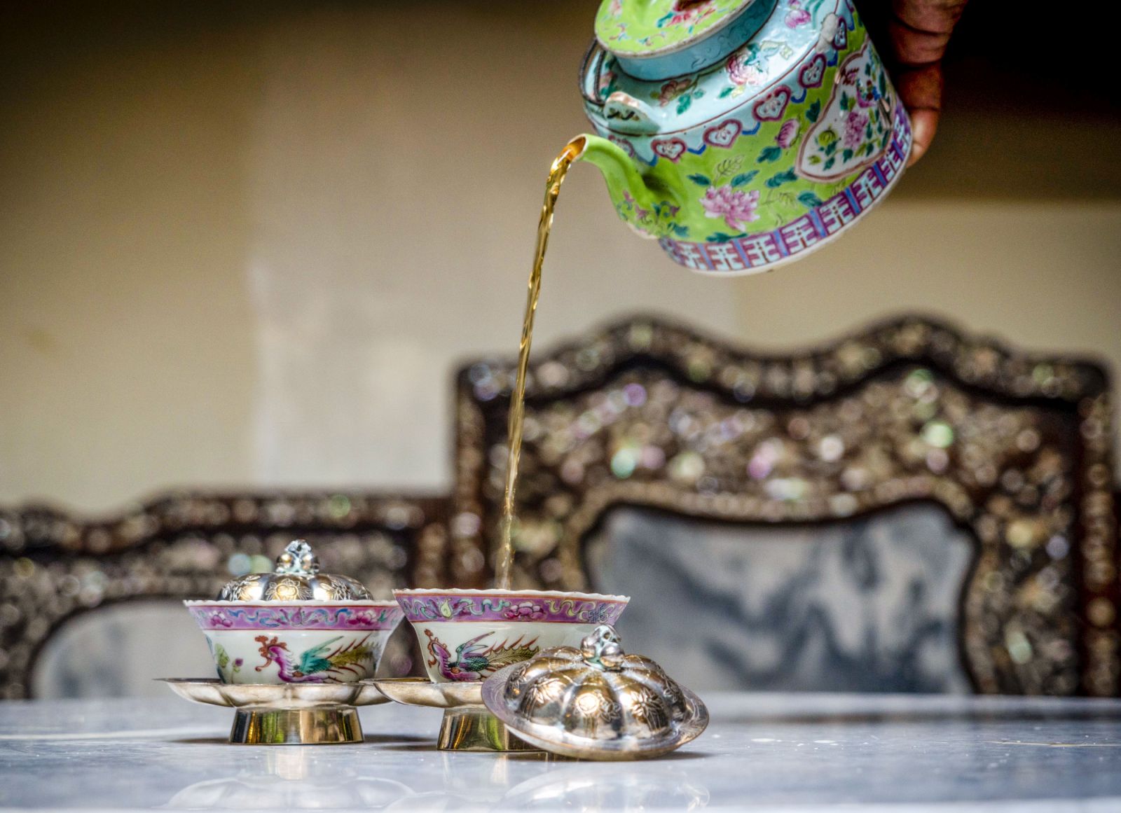 These exquisite tea pot and tea cups are often used in wedding ceremonies