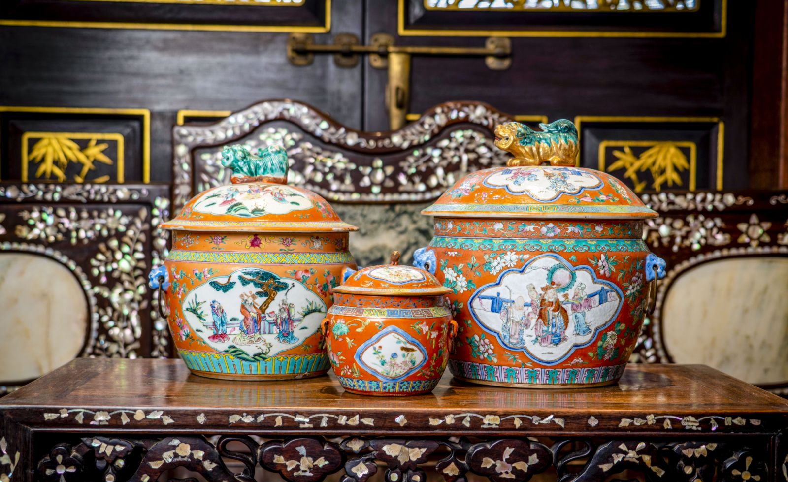 A family of coral-based kamchengs which are prized but often copied and passed off as originals