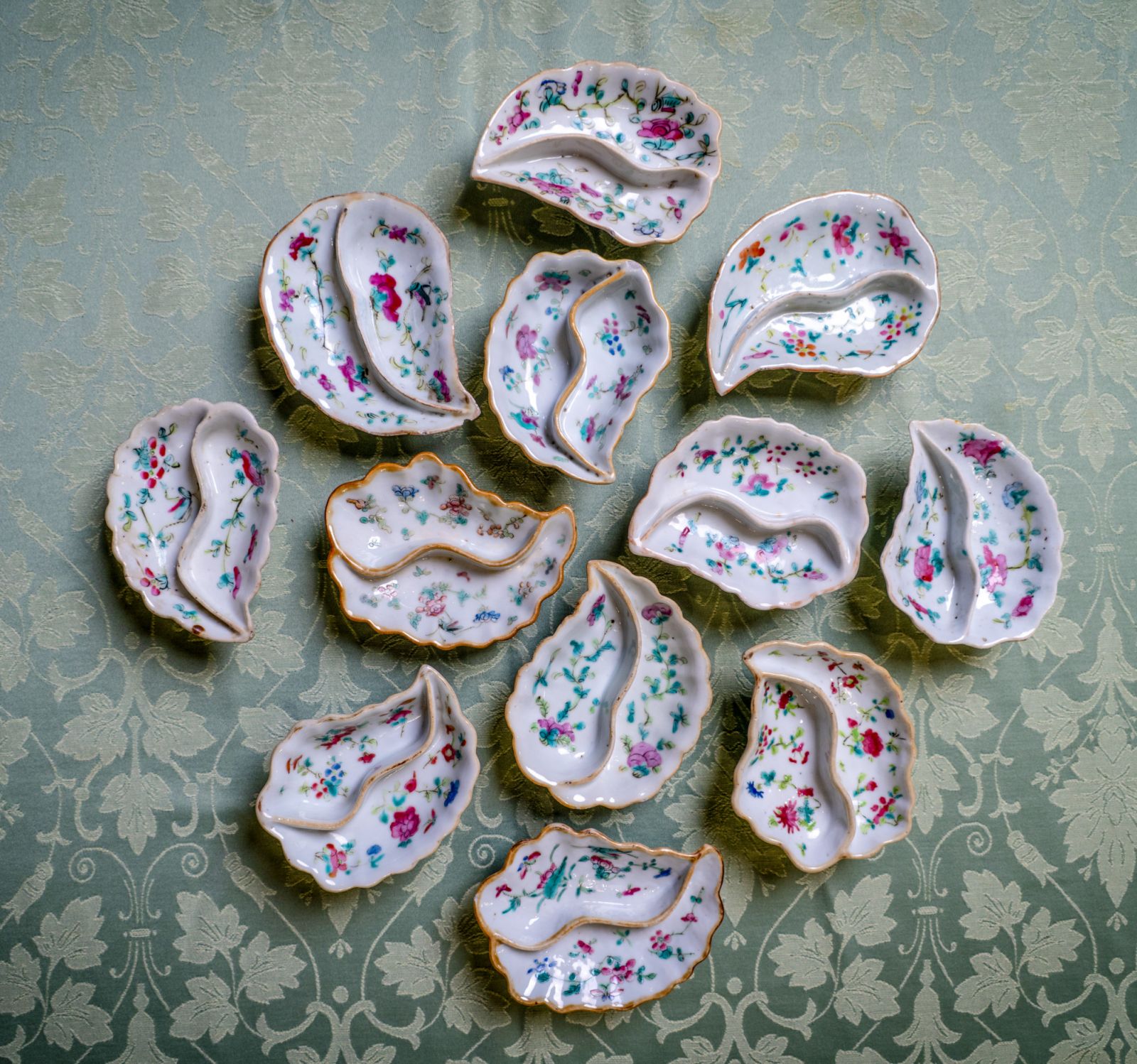 Whitebased left-shaped divided sauce dishes were Ong’s first foray into this new genre