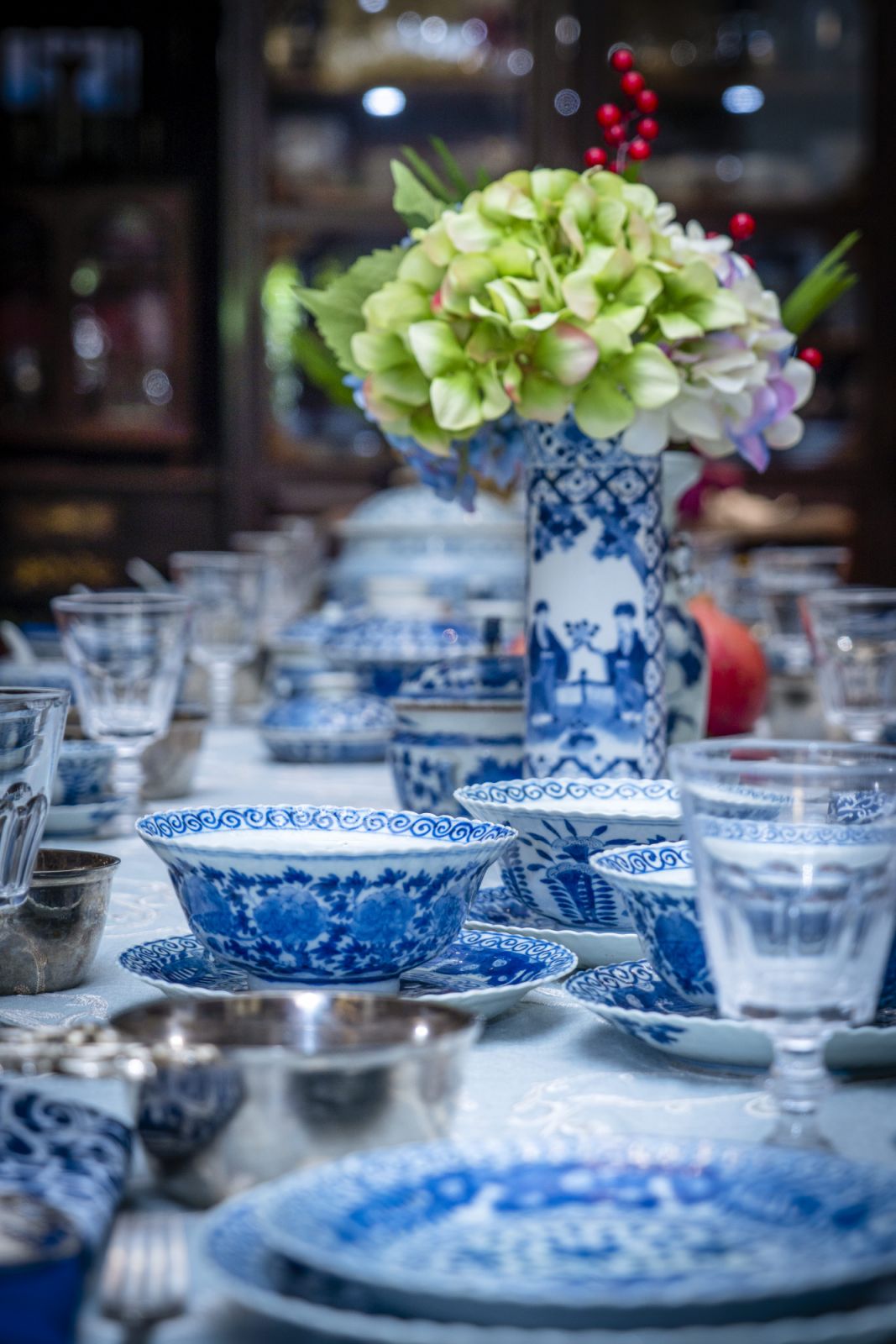 These are the 19th century copies of a popular pattern during the Kangxi period and found only in the finest homes