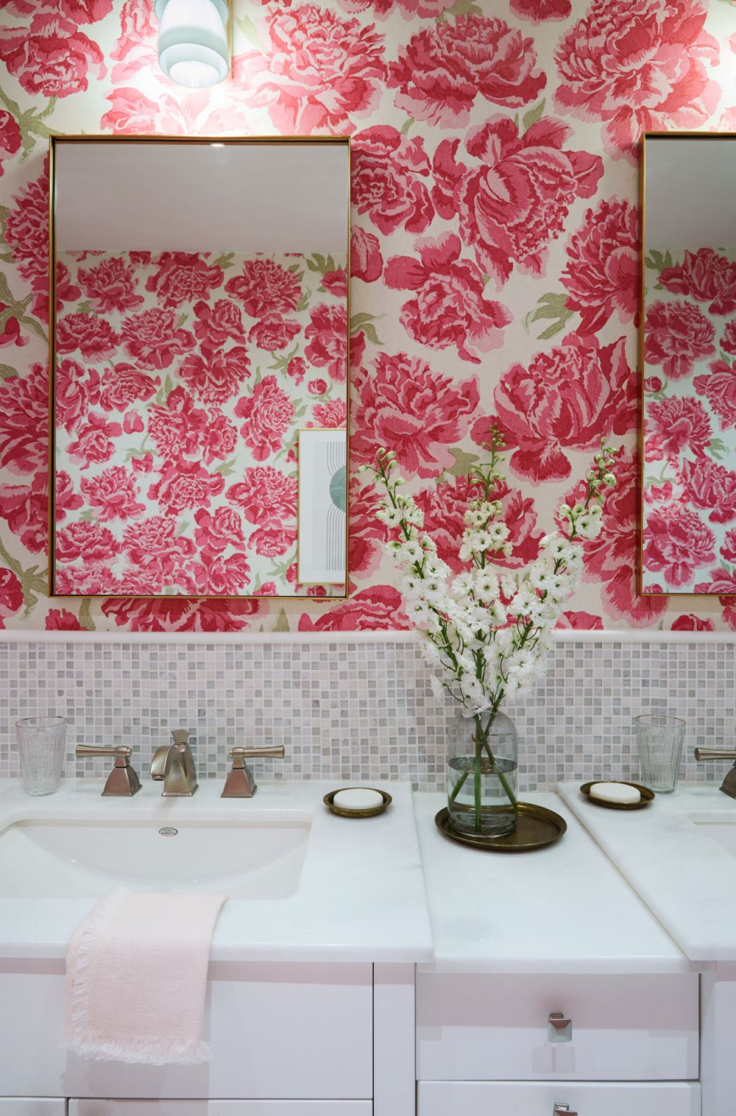 The bathroom in the principal suite, with a floral mural