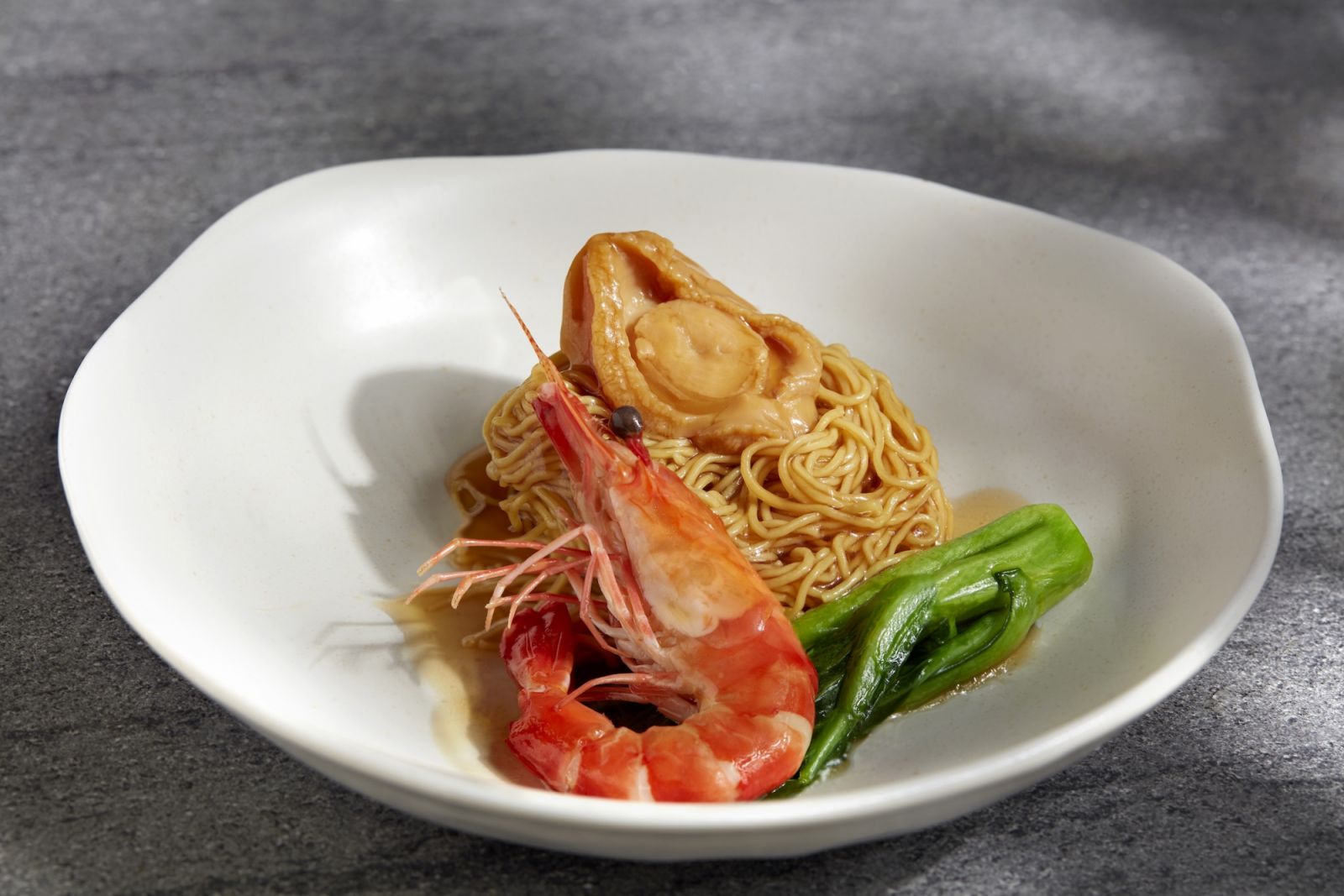 Stewed noodles with abalone and fresh prawn