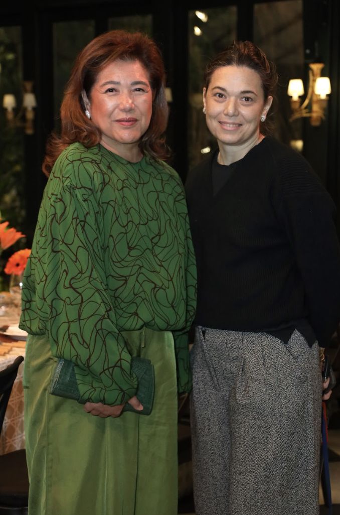 Karen Santos, Maria Parsons