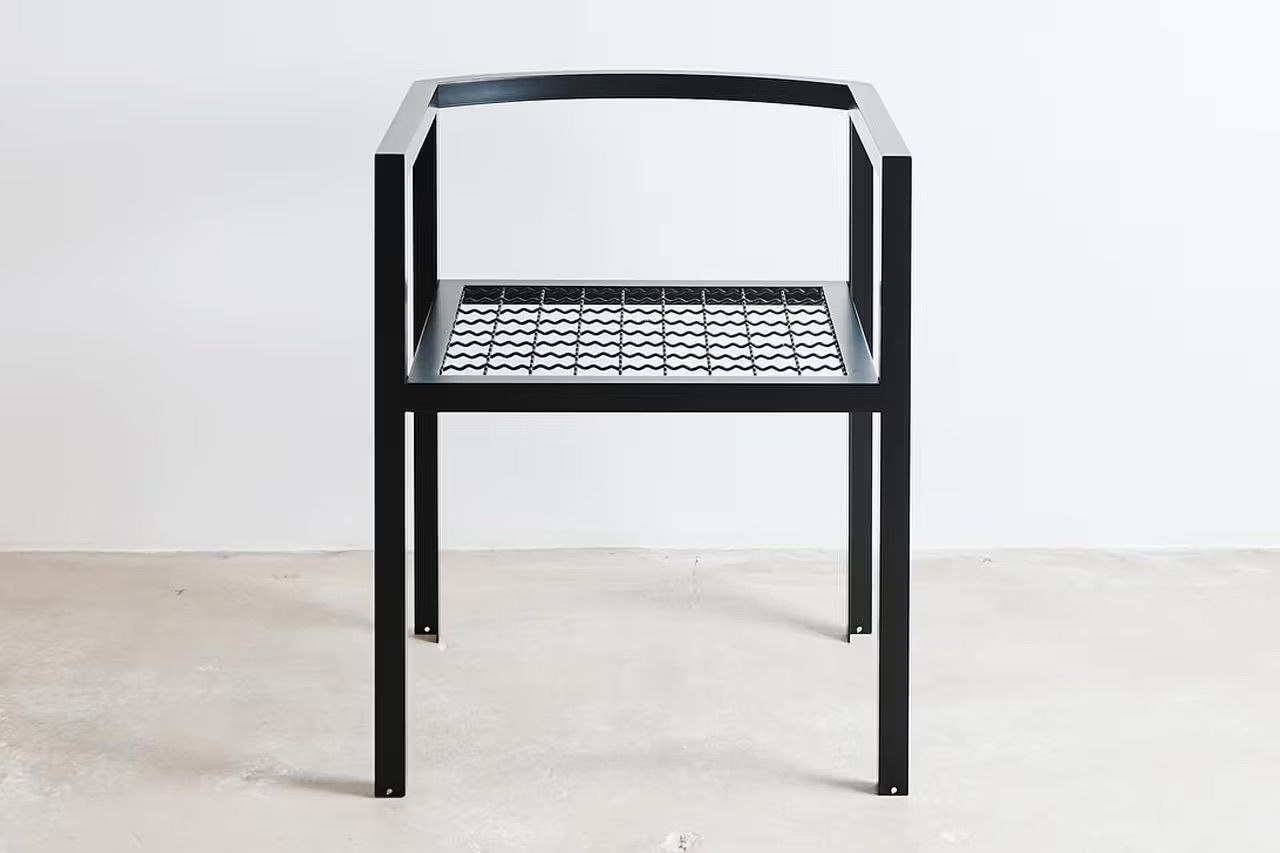 【 Comme des Garçons コムデギャルソン チェアNo.8 】 Comme des Garçons brings back its 1983 Chairs by Rei Kawakubo