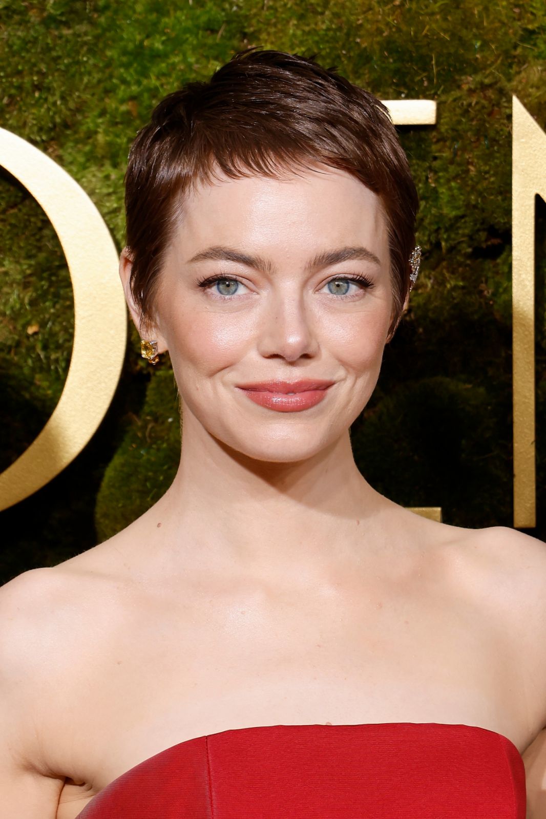 BEVERLY HILLS, CALIFORNIA - JANUARY 05: Emma Stone attends the 2025 Golden Globe Awards at The Beverly Hilton on January 05, 2025 in Beverly Hills, California. (Photo by Taylor Hill/FilmMagic)