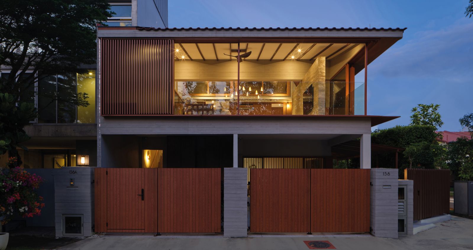 The indoors and outdoors blur into meditative spaces when the aluminium screen slides open