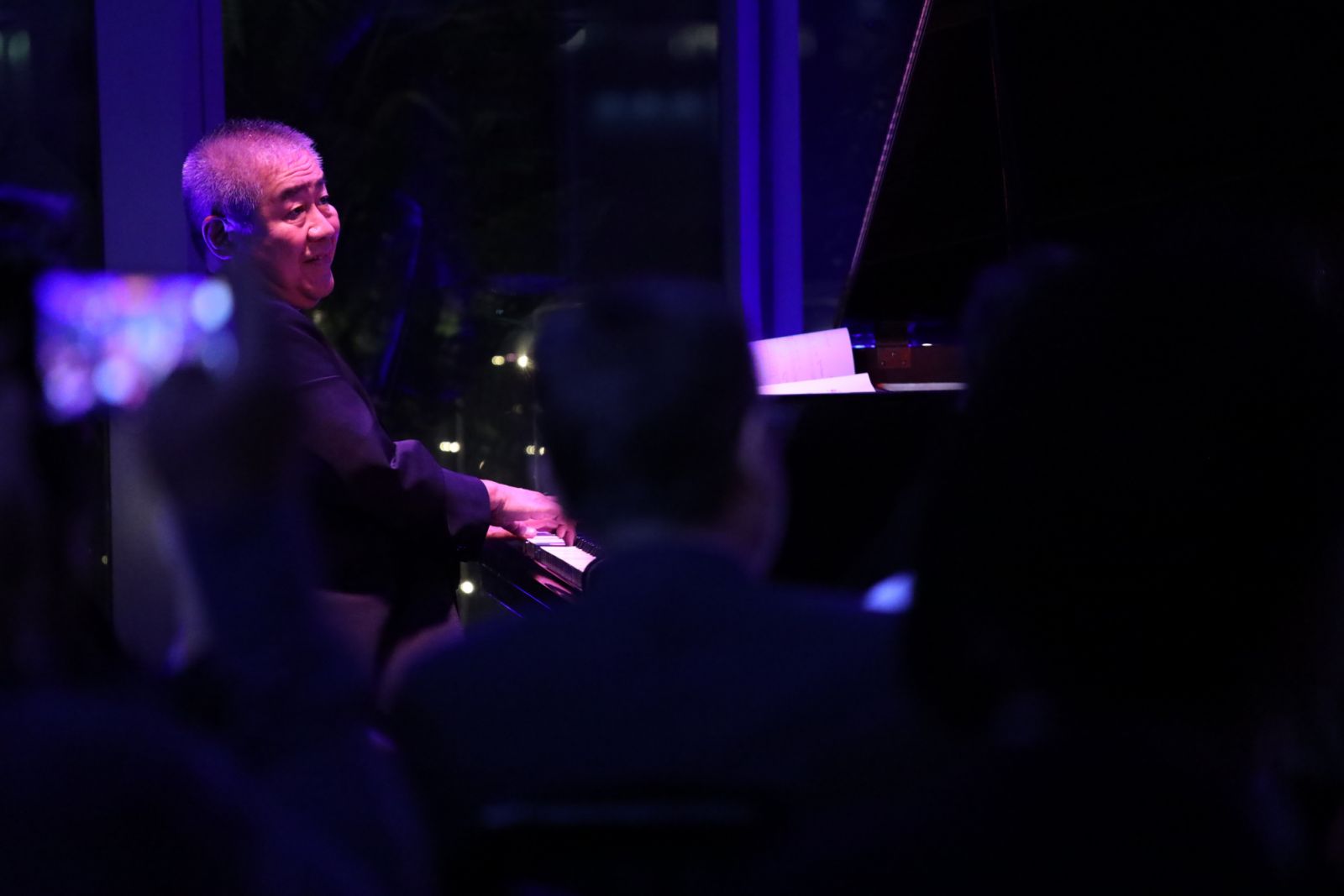 Pianist Yuki Arimasa plays a lively tune