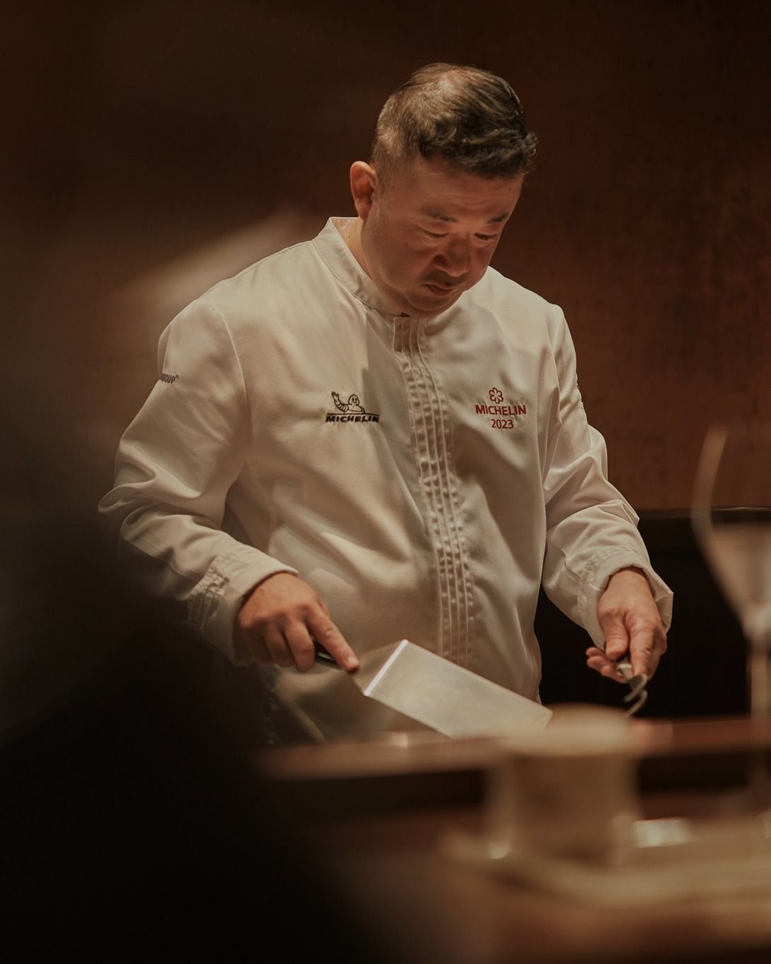 Bếp trưởng Yamaguchi Hiroshi của nhà hàng Koki - Capella Hanoi (Ảnh: Facebook / Koki - Capella Hanoi)