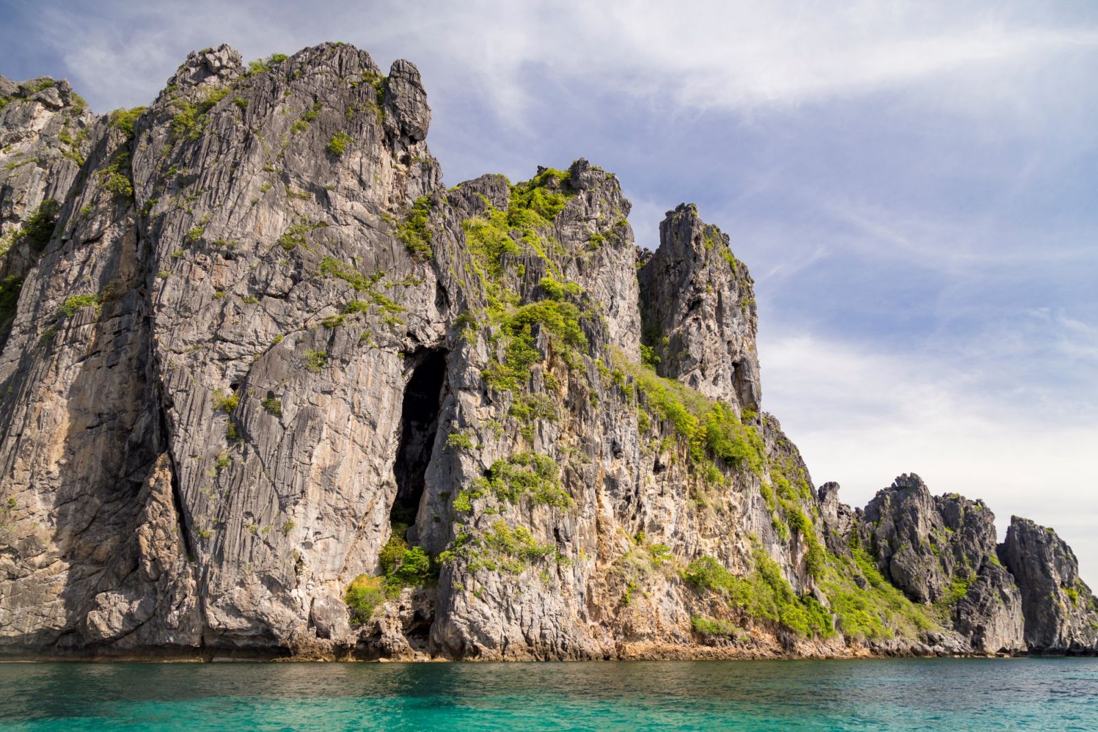 Limestone Wall, Pabellon Piqueno, Taytay Bay (Photo: courtesy of Palawan Tourism Council)