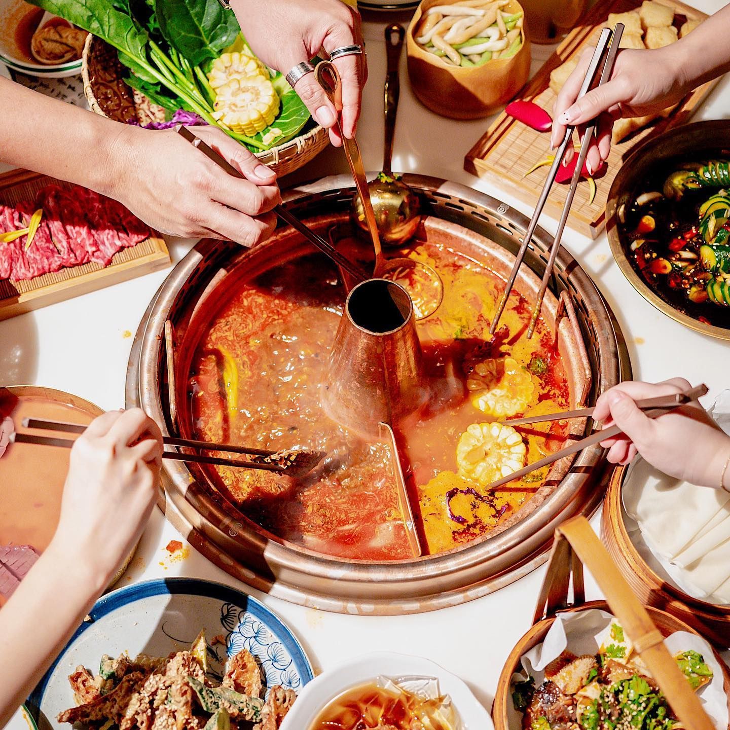 Hotpot Singapore: Savour a comforting hotpot meal at Tong Xin Ru Yi Traditional Hotpot (Photo: Facebook / Tong Xin Ru Yi Traditional Hotpot)