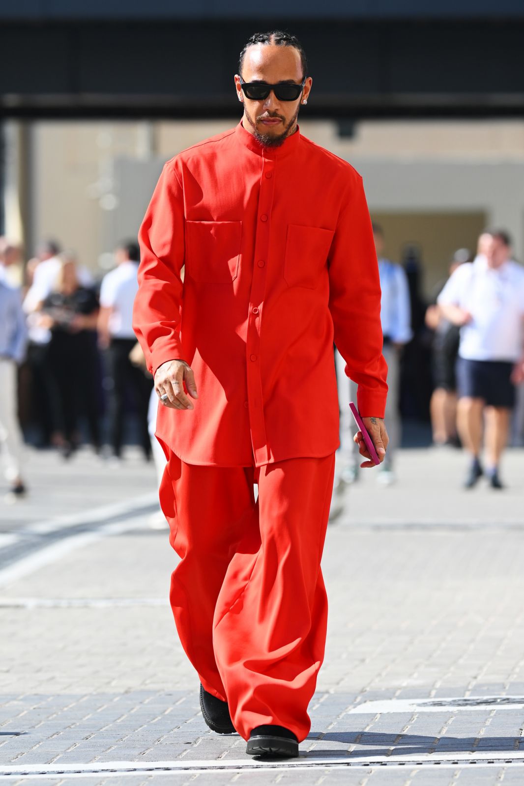 Lewis Hamilton walks in the Paddock prior to the F1 Grand Prix of Abu Dhabi (Photo: Clive Mason/Getty Images)