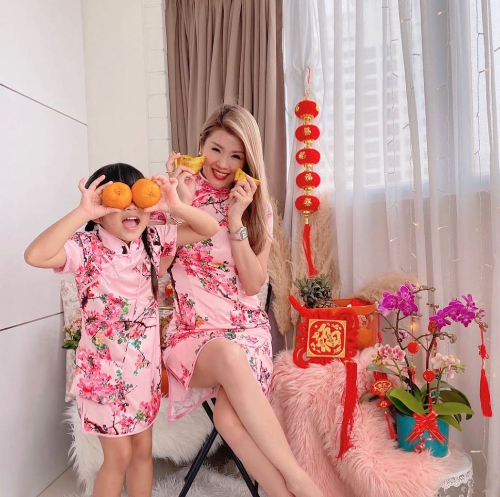 A pink cheongsam is always tasteful for the festive season (Photo: Instagram/ @mazzariosg)