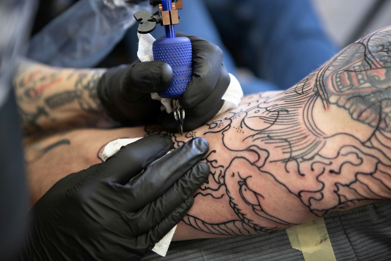 A man getting a tattoo cover up (Photo: benjamin lehman/Unsplash.com)