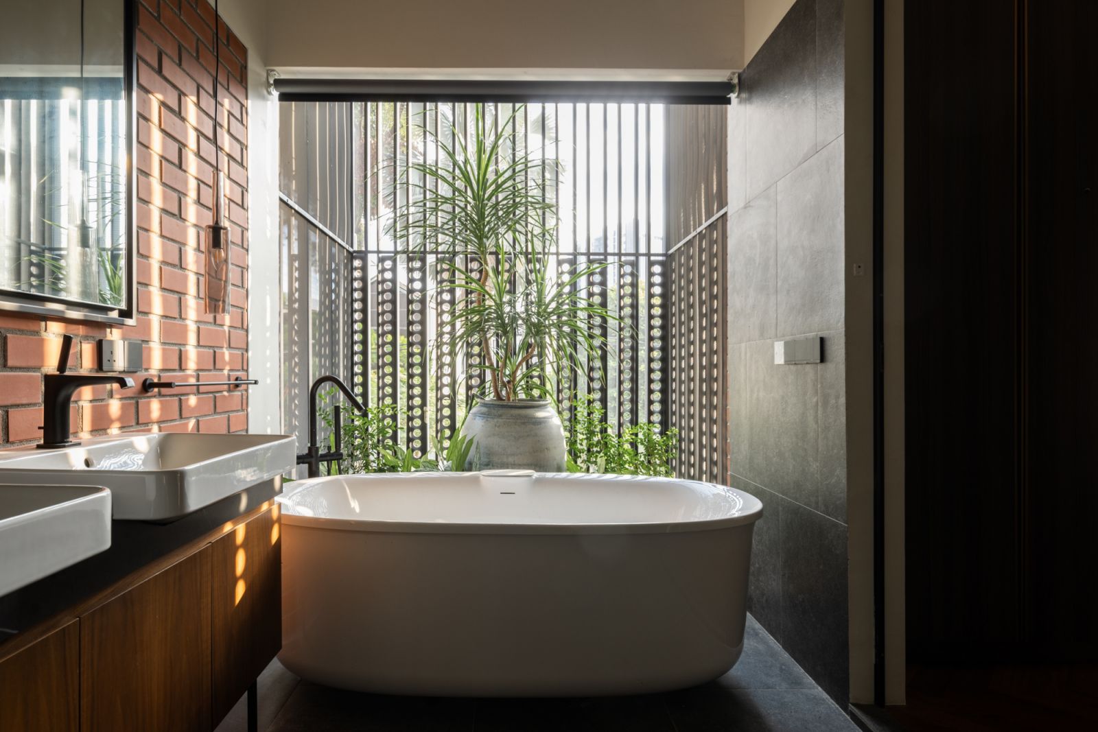 The bathroom exemplifies the home’s indoor-outdoor connection