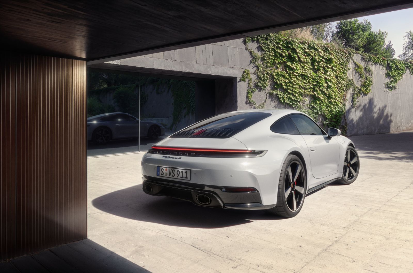The Carrera S can accelerate from 0 to 100 km/h in just 3.3 seconds.