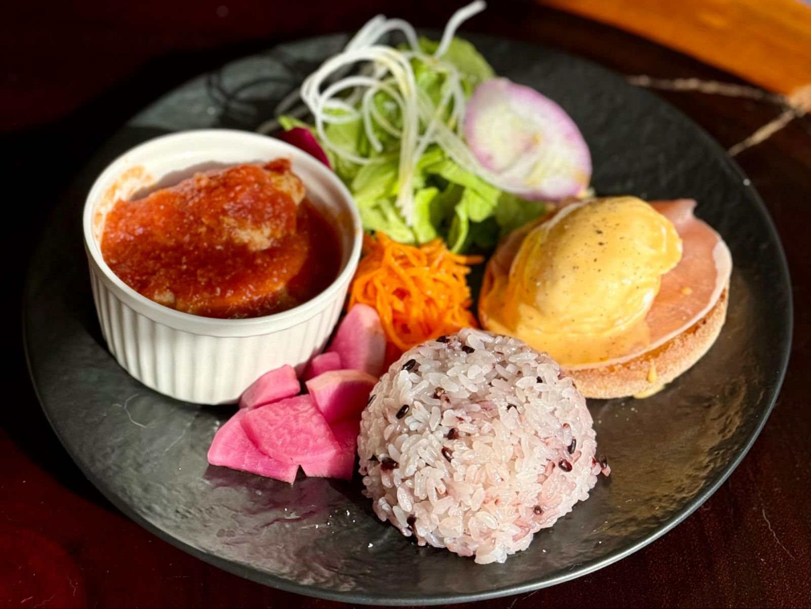 Lunch at Magokoro Cafeteria featuring locally-sourced ingredients