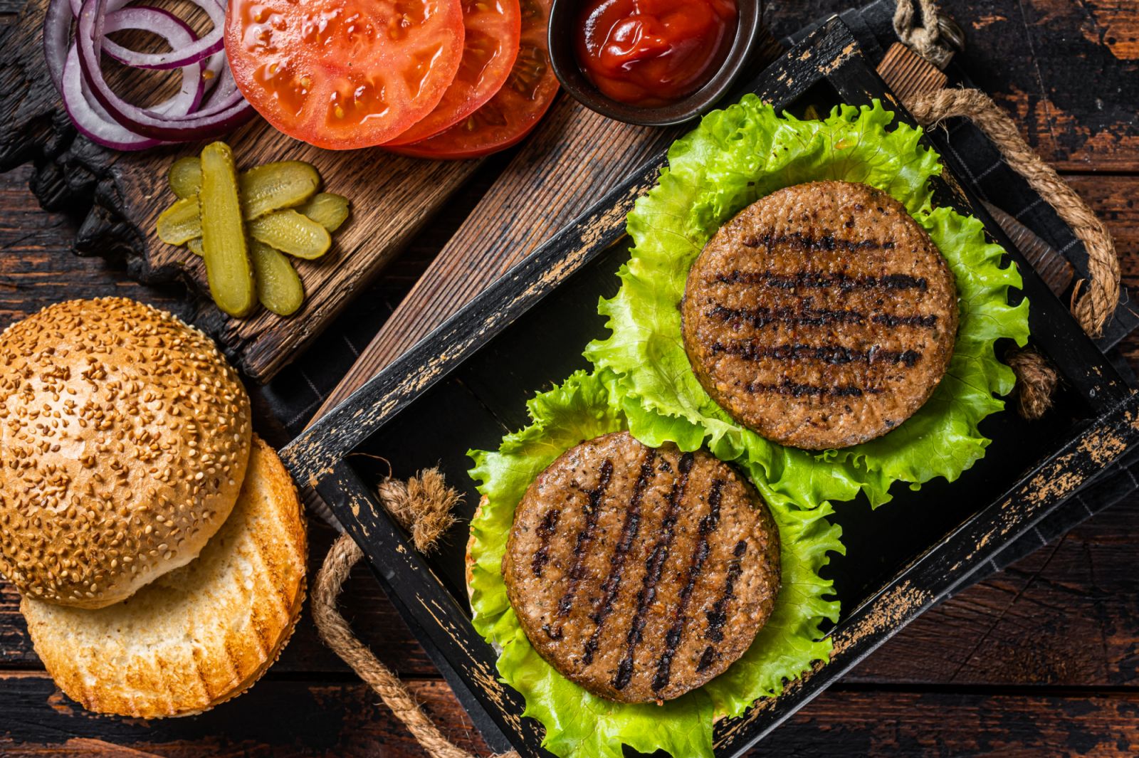 Flexitarian เทรนด์การกินอาหารแบบยืดหยุ่น โดยผู้ที่ไม่ได้เป็นวีแกนหรือมังสวิรัติ คนเหล่านี้จะเลือกกินอาหารโดยยังคงบริโภคเนื้อสัตว์ แต่ตั้งใจปรับสัดส่วนให้ที่มาของอาหารมีโปรตีนจากเนื้อสัตว์ พืชผัก ธัญพืช และอื่นๆให้สมดุล (ภาพ: Getty images)