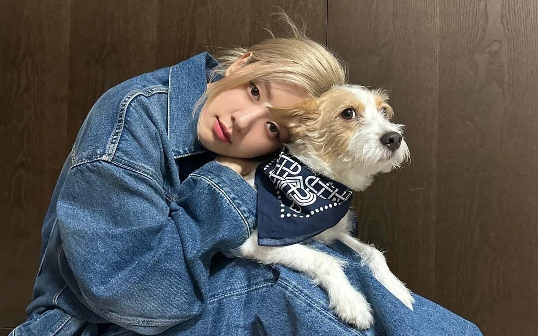 Blackpink’s Rosé and her rescue pup, Hank (Photo: Instagram/@roses_are_rosie)