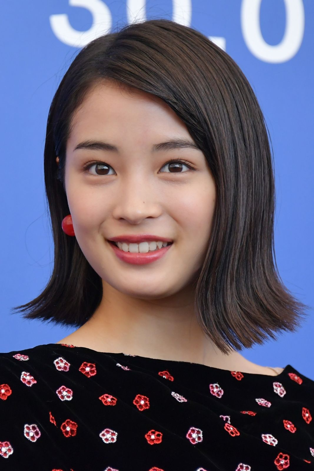 VENICE, ITALY - SEPTEMBER 05:  Suzu Hirose attends the 'The Third Murder (Sandome No Satsujin)' photocall during the 74th Venice Film Festival on September 5, 2017 in Venice, Italy.  (Photo by Dominique Charriau/WireImage)