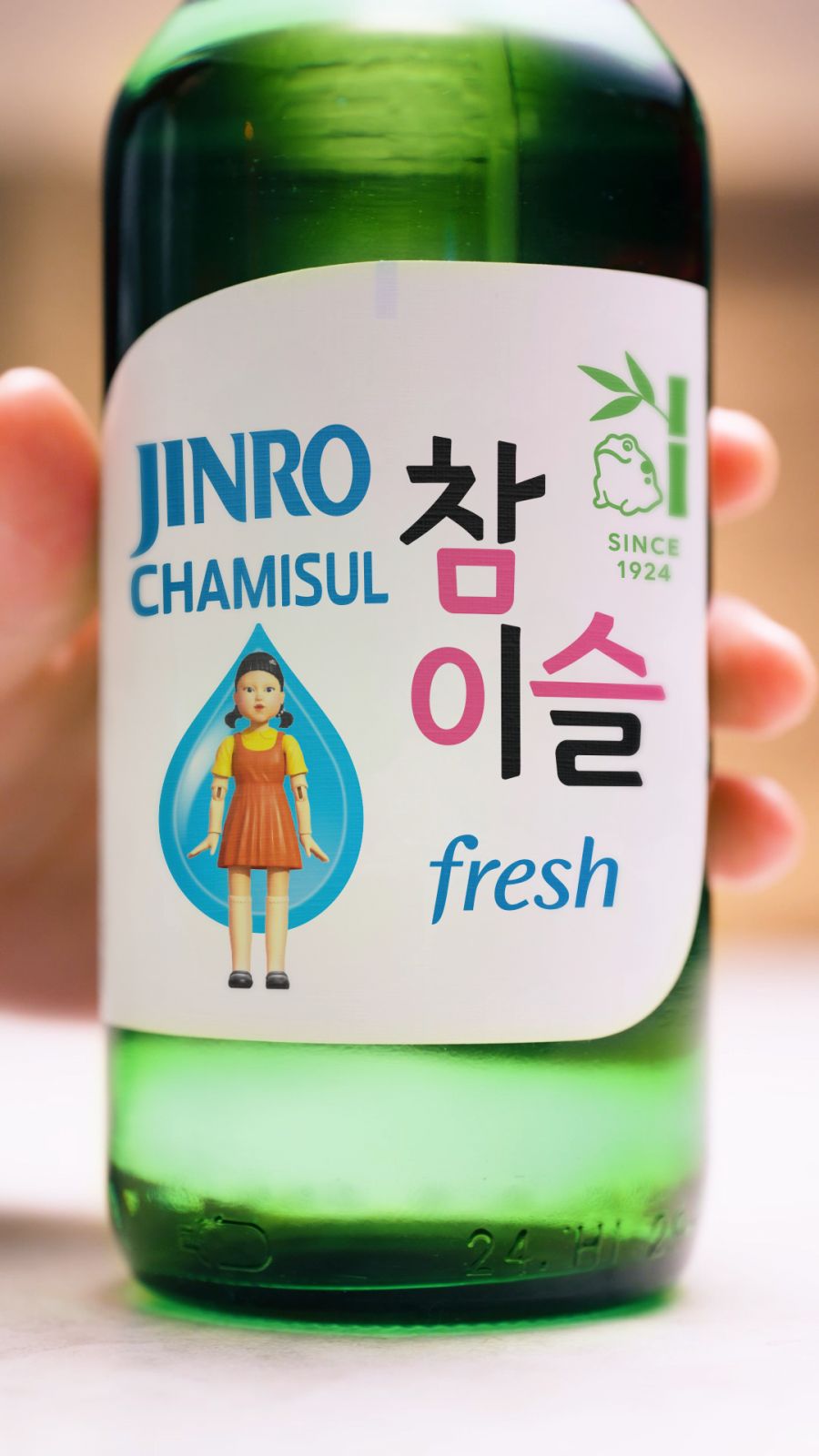 HiteJinro has teamed up with ‘Squid Game’ for a unique collaboration featuring its flagship soju brand, Chamisul (Photo: Jinro)