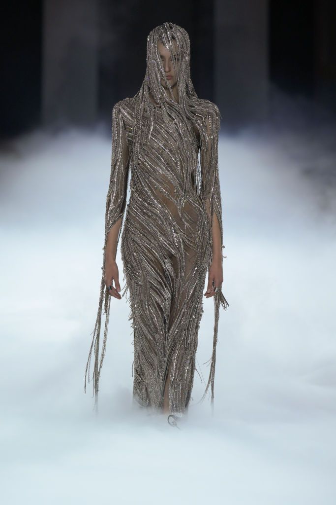 Model on the runway at Alexander McQueen RTW Spring 2025 as part of Paris Ready to Wear Fashion Week held at Ecole des Beaux Arts on September 28, 2024 in Paris, France. (Photo by Giovanni Giannoni/WWD via Getty Images)