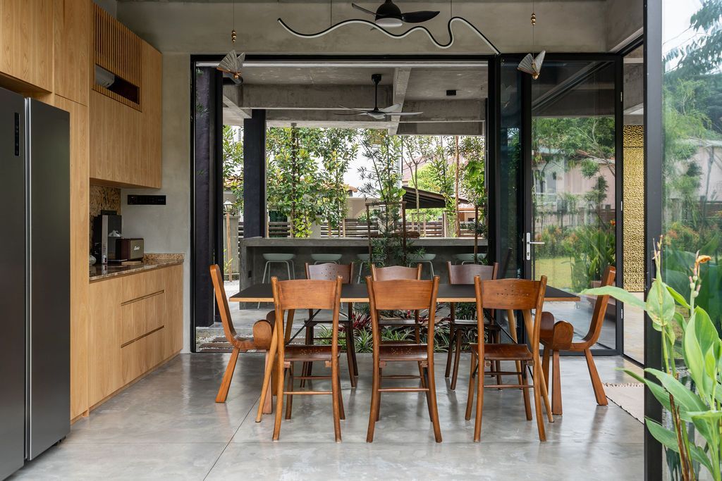 The open-plan space benefits from the natural cooling effect (Photo: Bricks Begin)