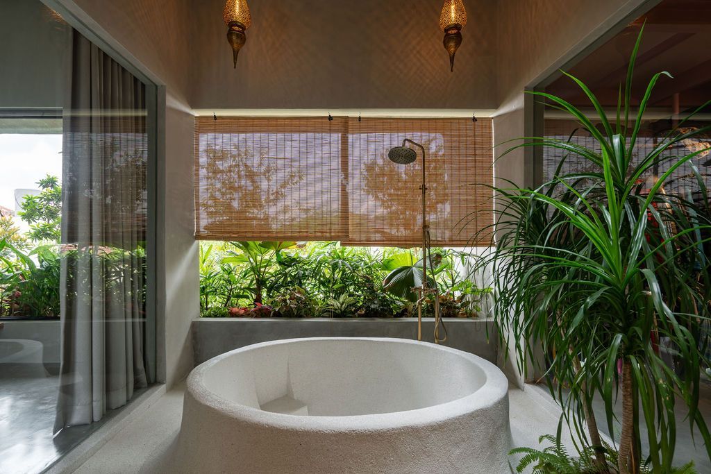 The bathtub cast from concrete (Photo: Bricks Begin)