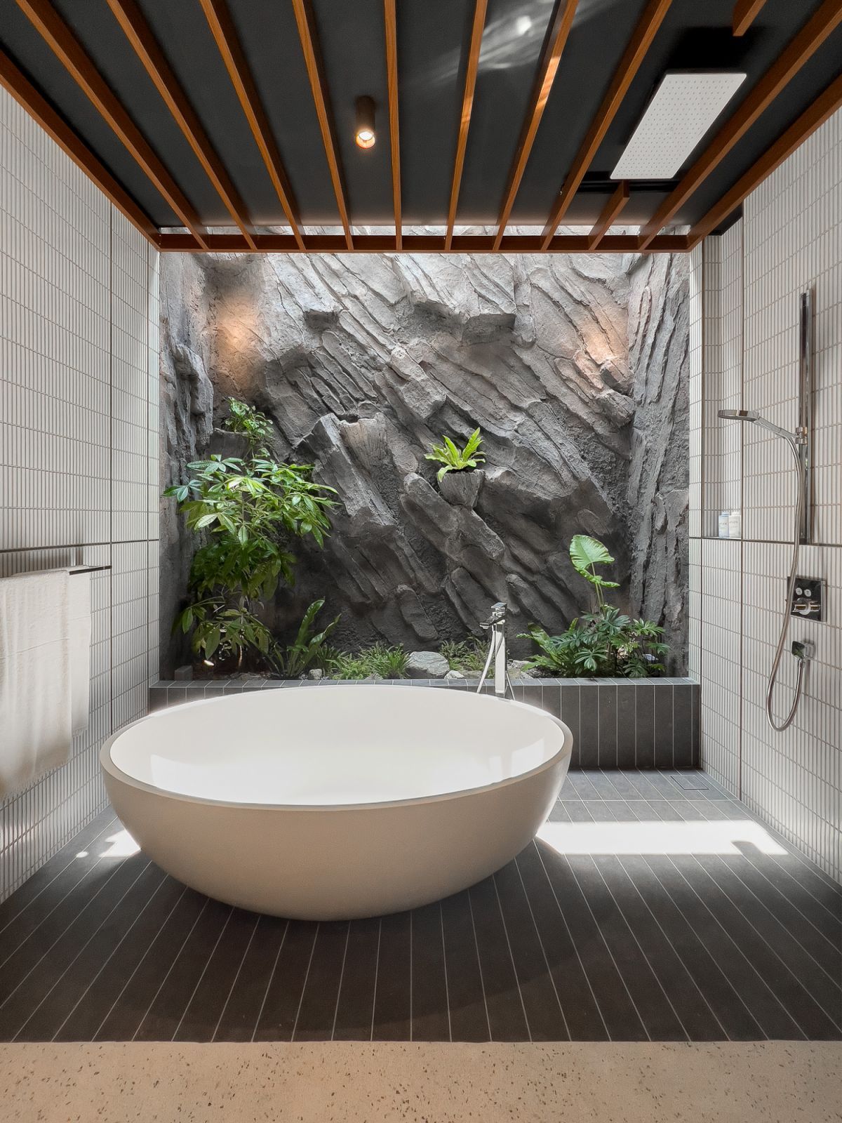 The striking Claybrook bathtub beneath a skylight (Photo: Rupajiwa Studio)