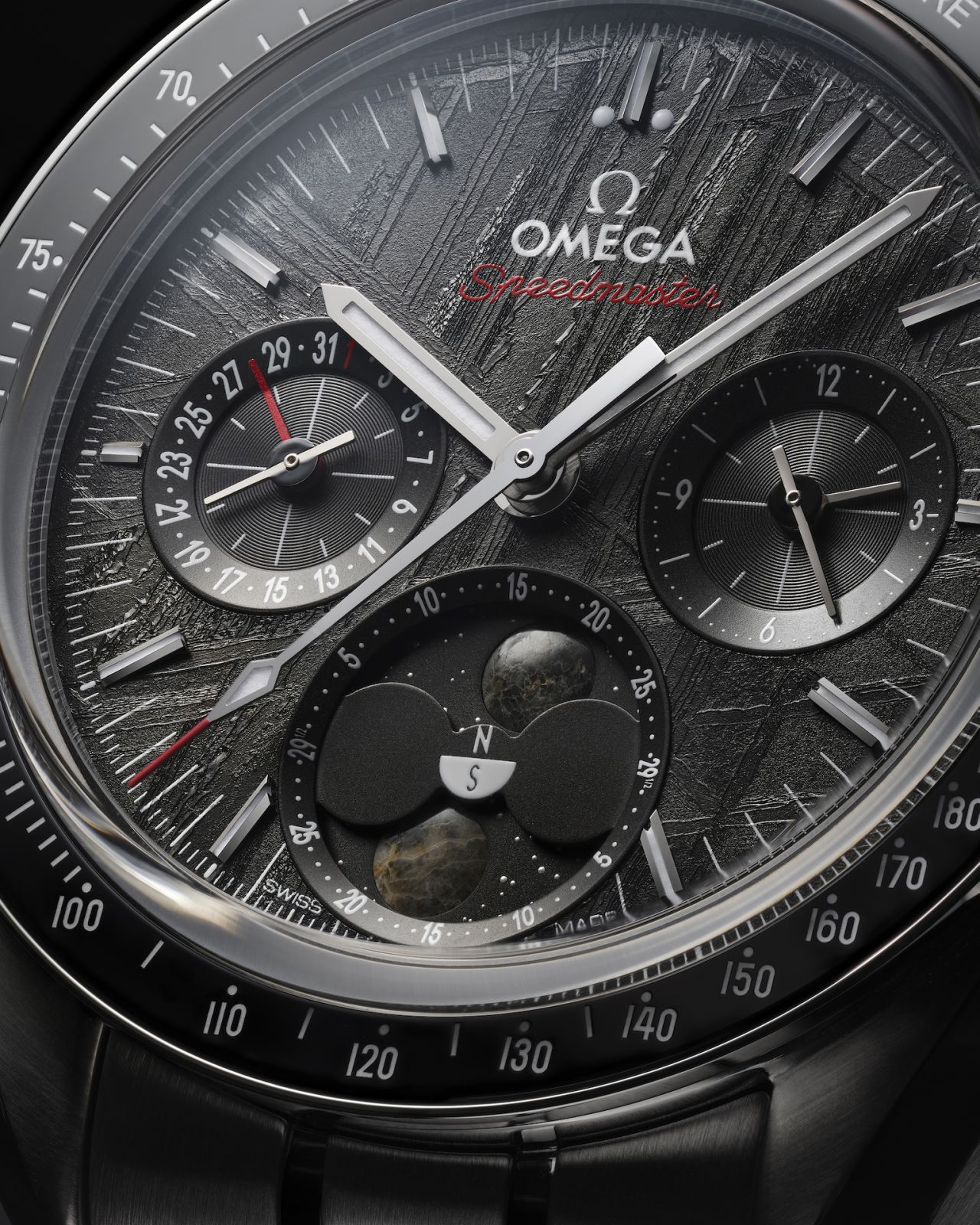 The moon phase counter features two meteorite moons displaying the phases of the moon as seen from northern and southern hemispheres