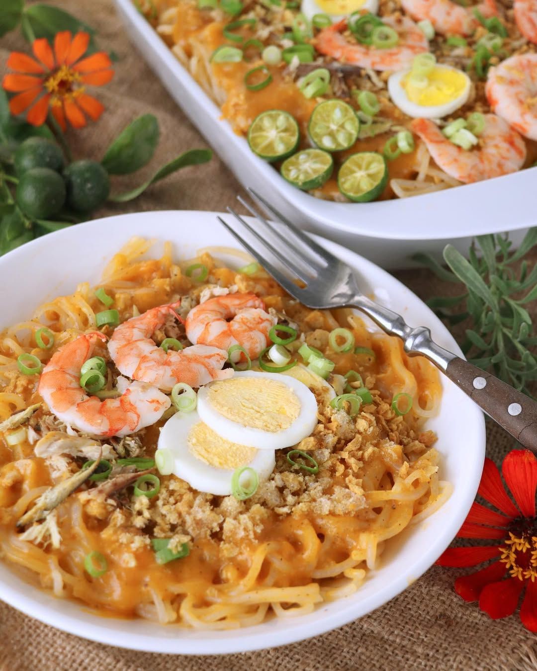 Pancit Palabok (Photo: Instagram/@foxyfolksy)