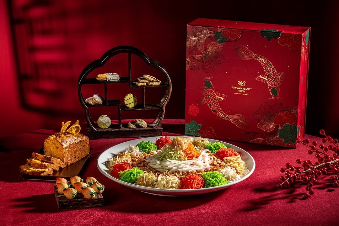 Sunway Resort Hotel cookies & yee sang gift box