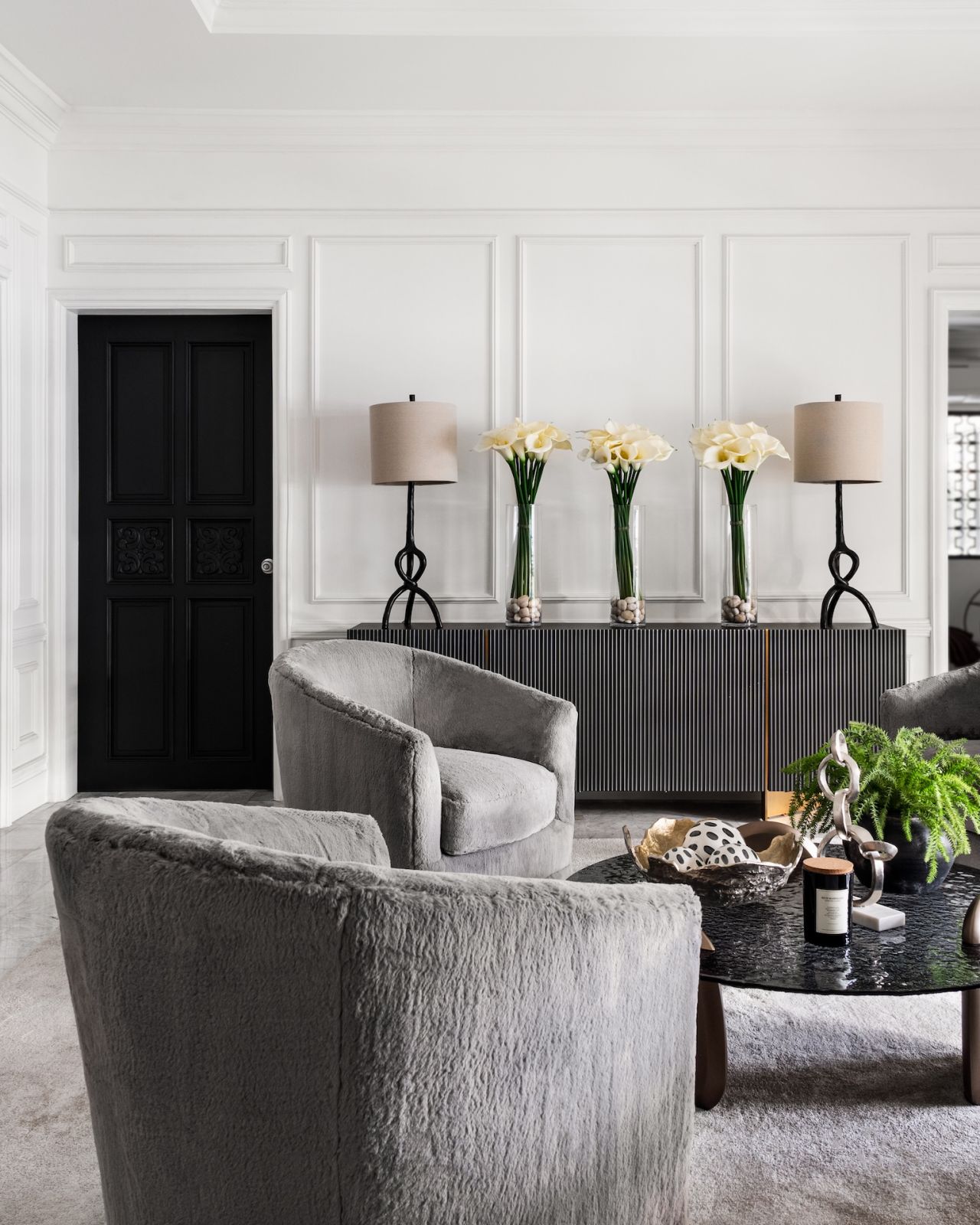 Details of the living room, with an interplay of sleek textures that elevates the overall design