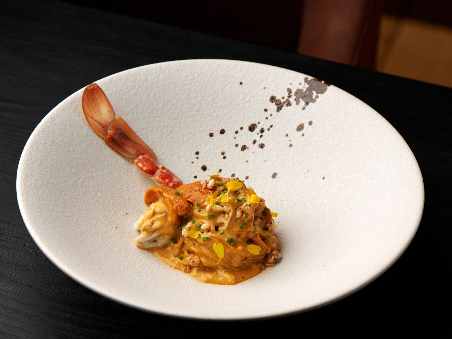 Smoked blue crab paired with soba noodles (photo: Esta Saigon)